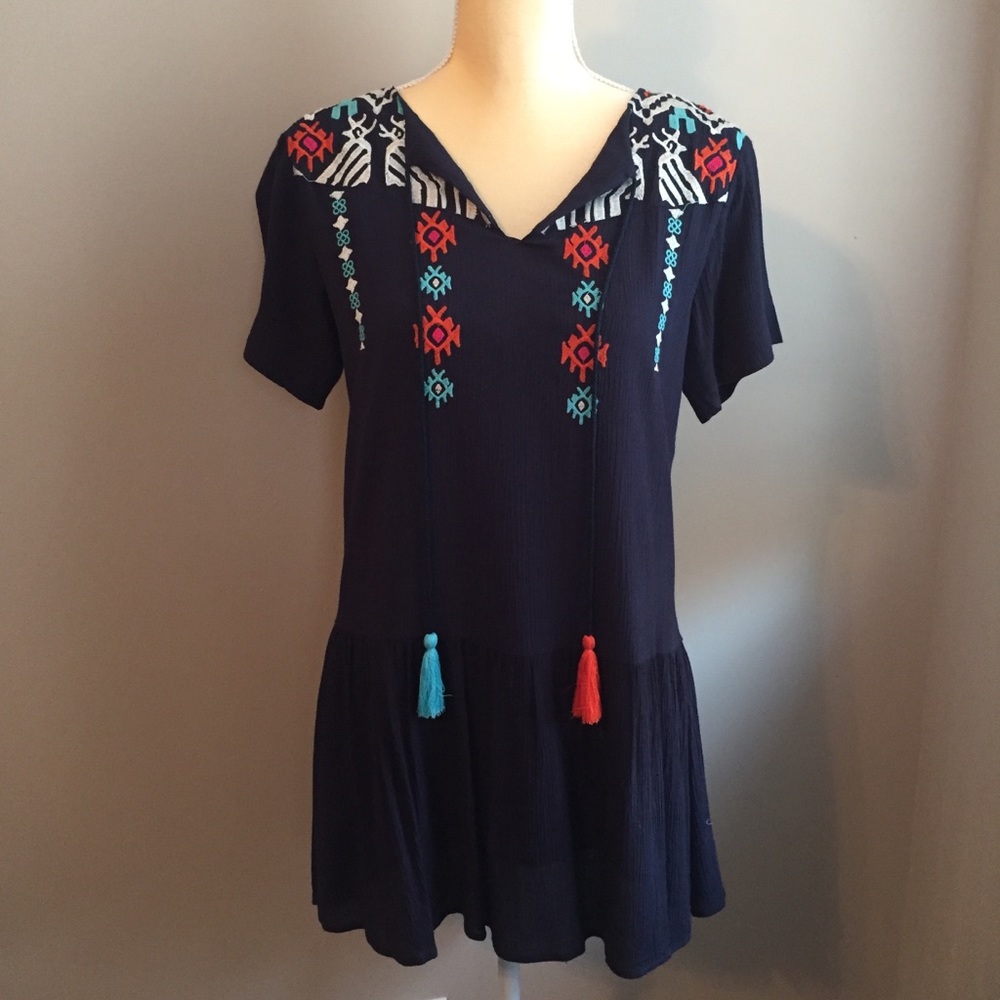5/$25! THML boho chic embroidered tassel top XS